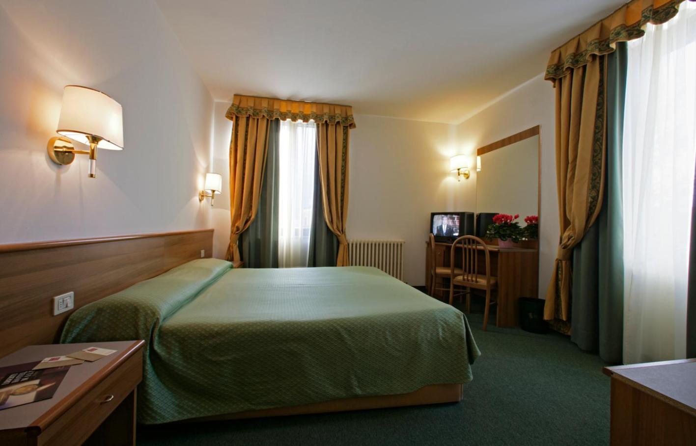 Liberty Hotel Male Bagian luar foto