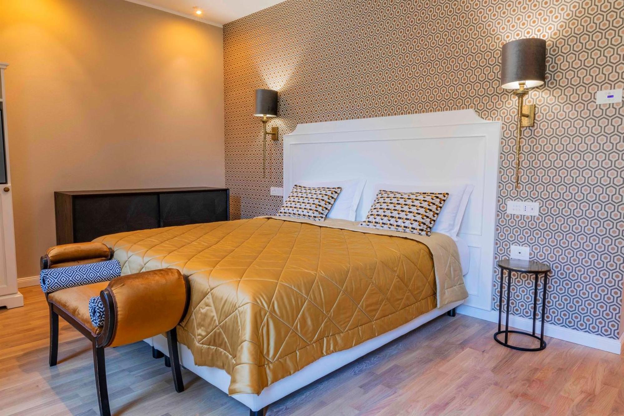Liberty Hotel Male Bagian luar foto
