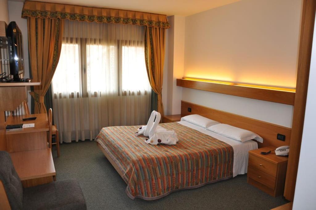 Liberty Hotel Male Bagian luar foto